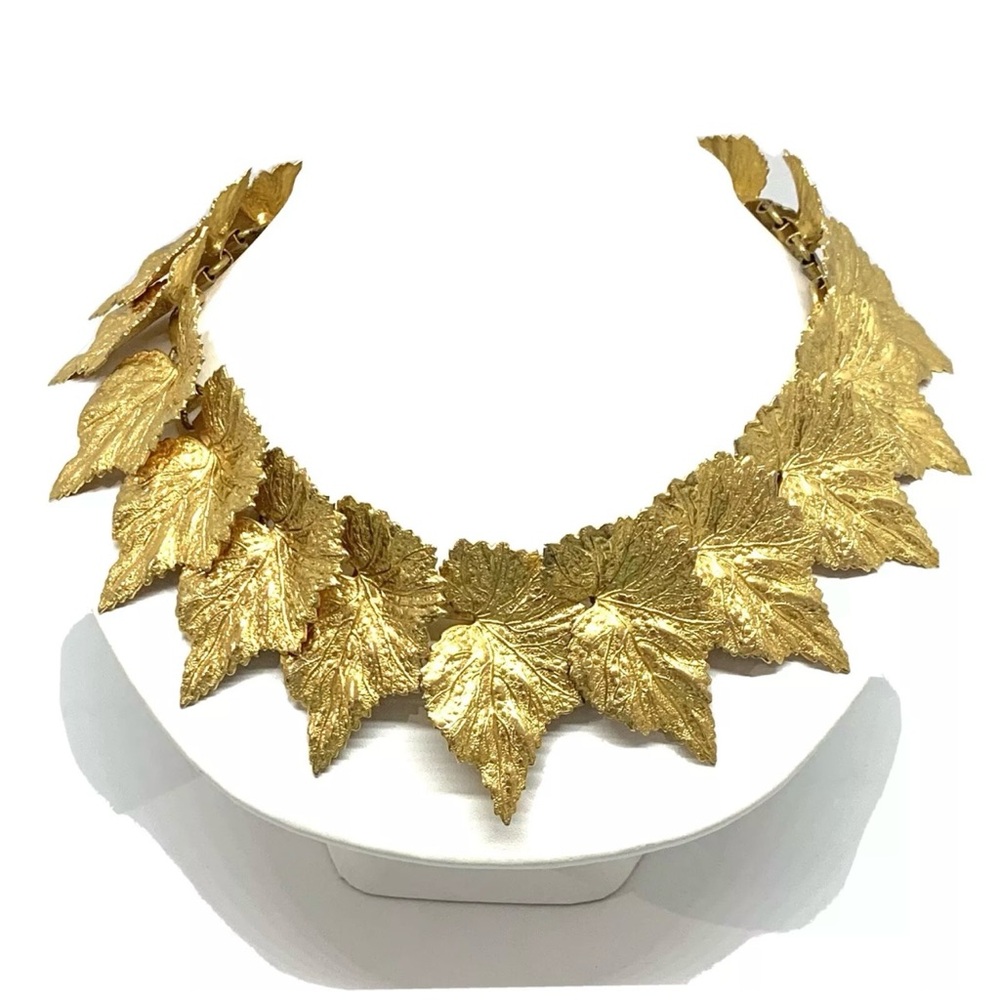 Vintage Gold Tone Leaf Collar Necklace
